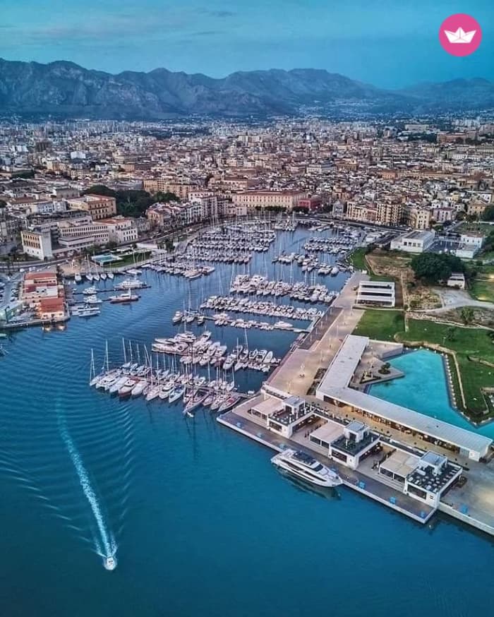 Tag der Eleganz zwischen versteckten Buchten und Villa Igea: Das Meer von Mondello