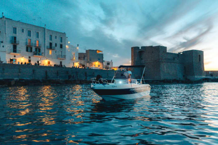 From Monopoli to the Polignano Caves and Swim – 2-Hour Boat Tour