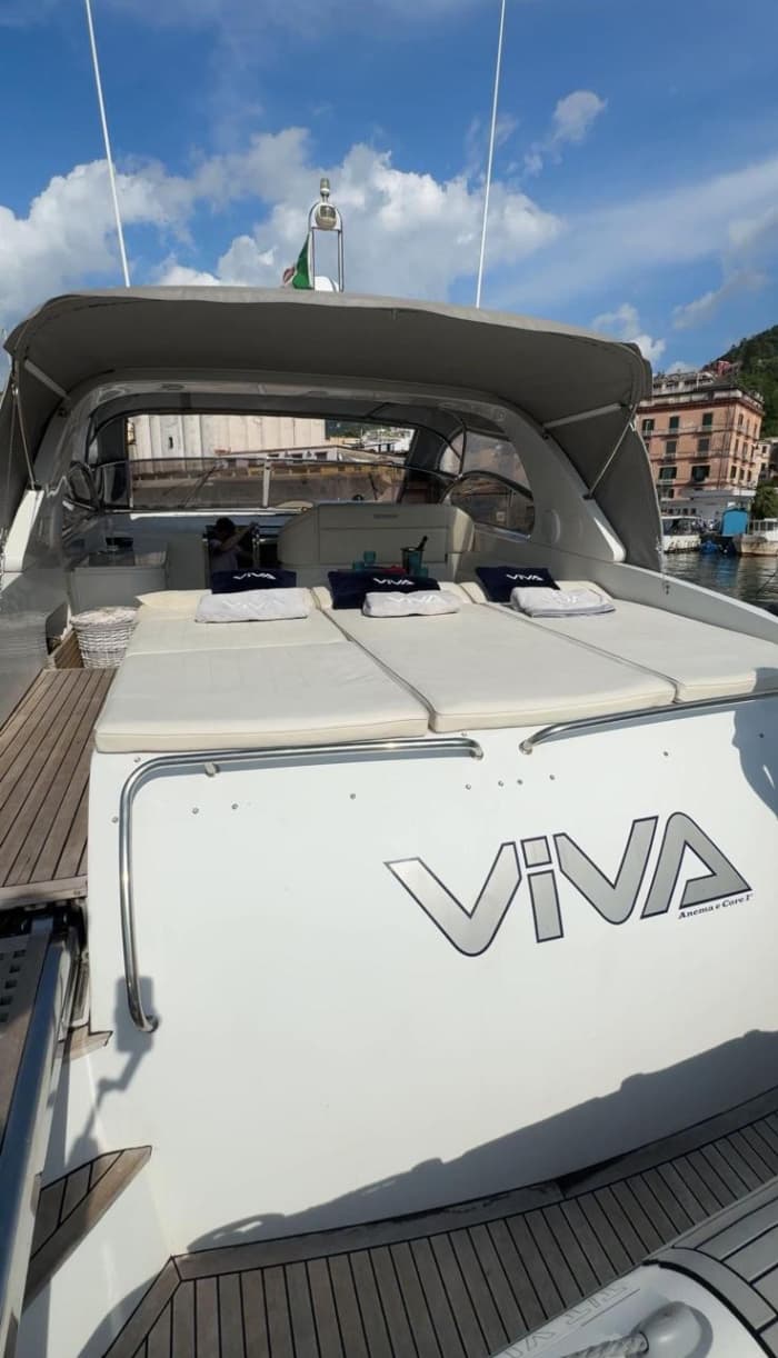 Abfahrt von Amalfi, Capri in einer privaten Yacht: Luxustour zwischen Meer, Höhlen und Faraglioni an Bord einer Rizzardi CR 50 Topline