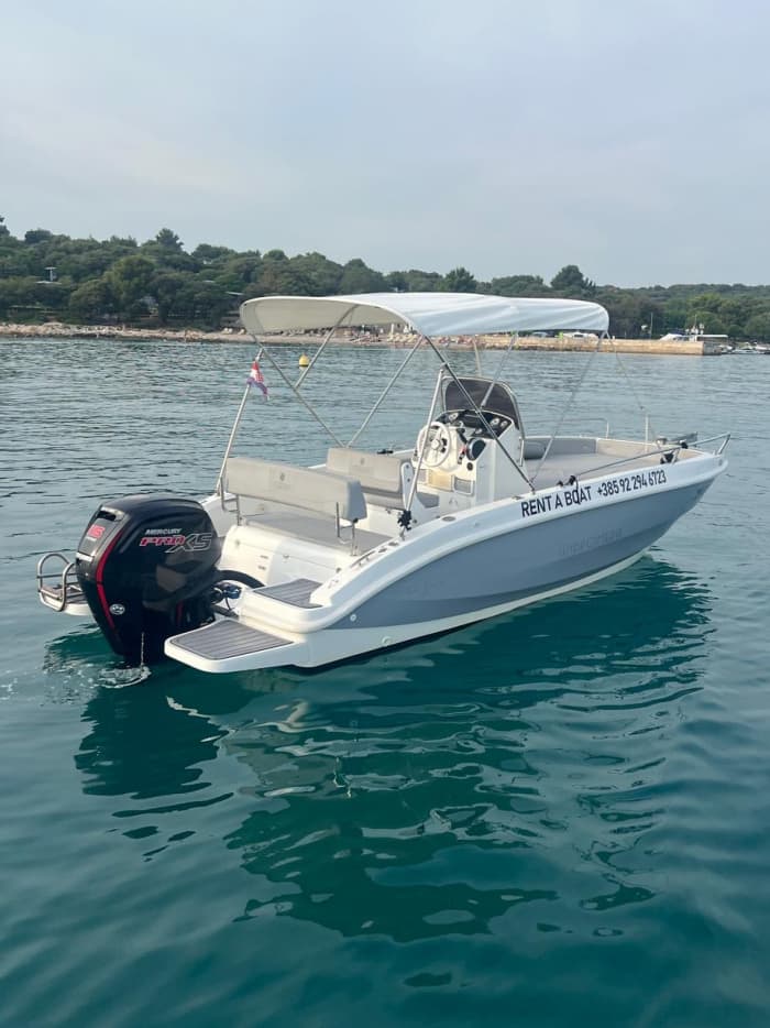 Rent a motorboat for 3h30 of fun
