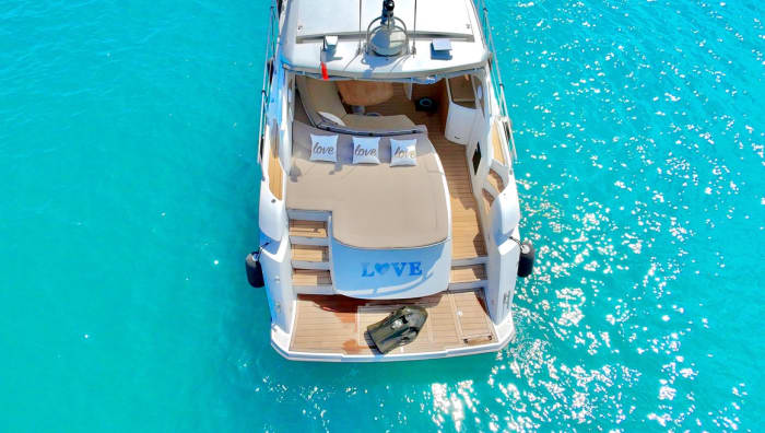 Day trip to the Lérins Islands aboard the luxurious 14m Yacht Sessa
