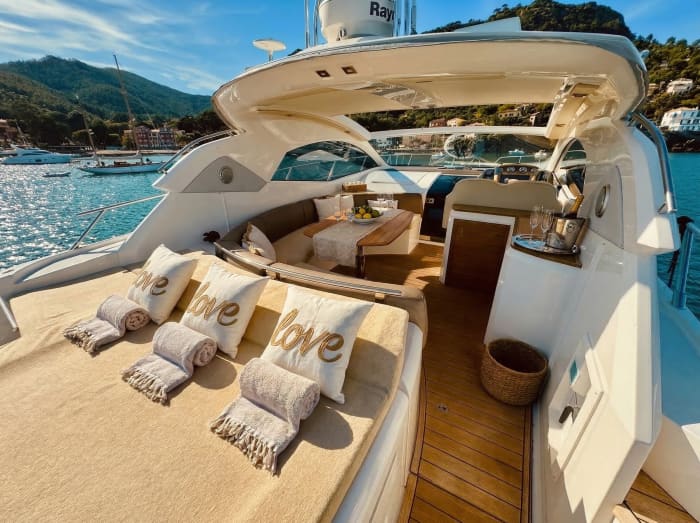 Day trip to the Lérins Islands aboard the luxurious 14m Yacht Sessa