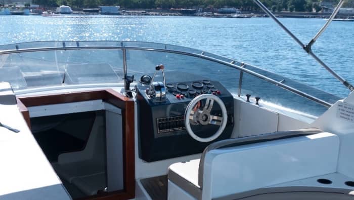Halbtagesmiete eines Motorboots in Rio de Janeiro