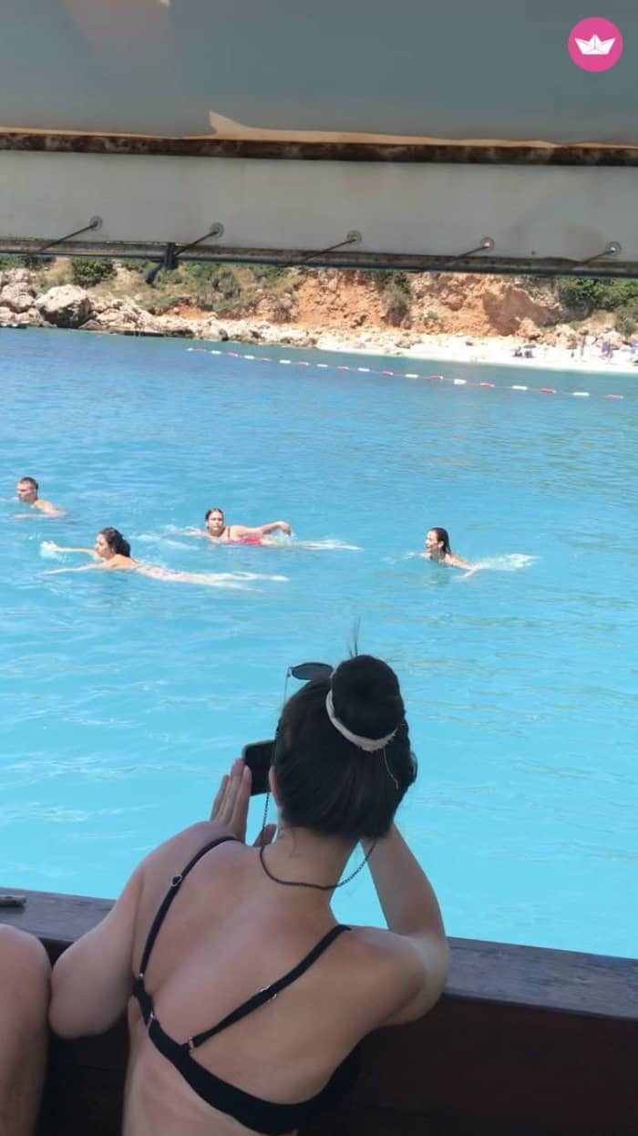 Große Bootstour durch die Bucht von Budva: Küstenerlebnis mit Schwimmen, Geschichte und versteckten Buchten