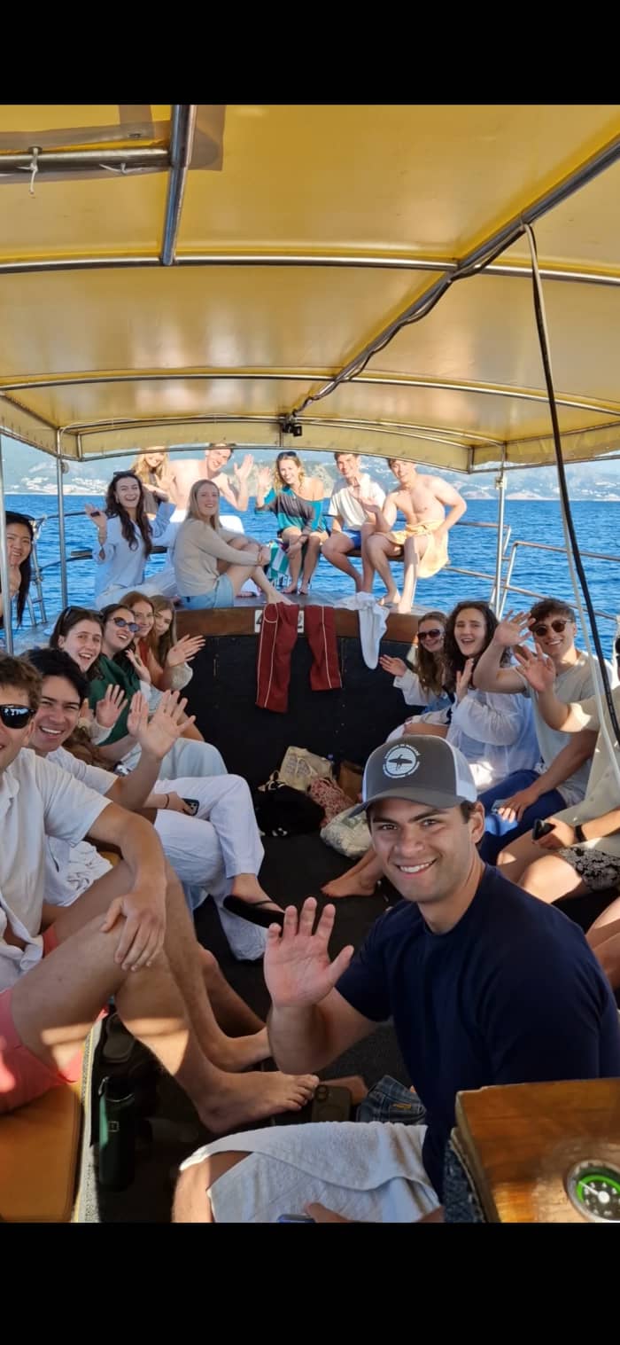 Crociera Grand nella baia di Budva: esperienza costiera completa con nuoto, storia e calette nascoste