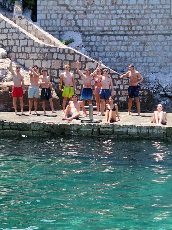 Crociera Grand nella baia di Budva: esperienza costiera completa con nuoto, storia e calette nascoste