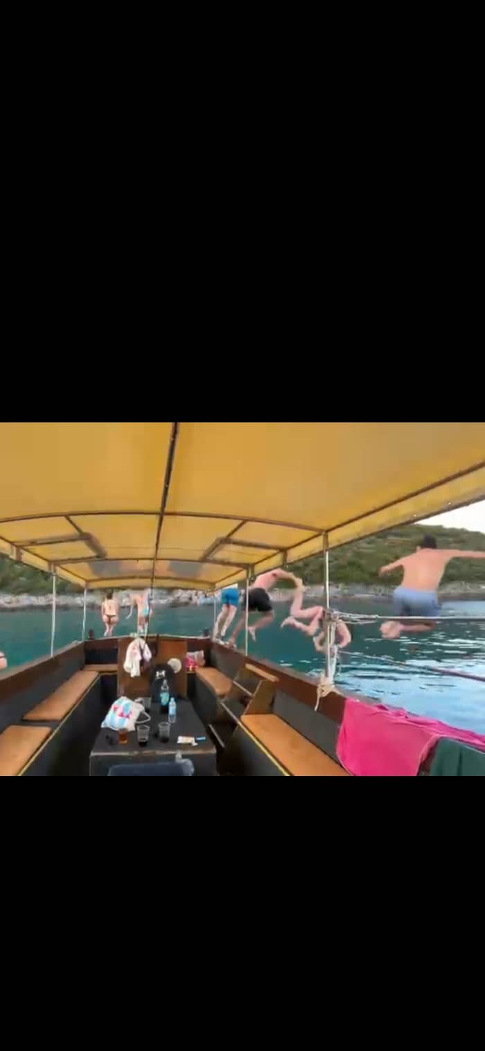 Crociera Grand nella baia di Budva: esperienza costiera completa con nuoto, storia e calette nascoste