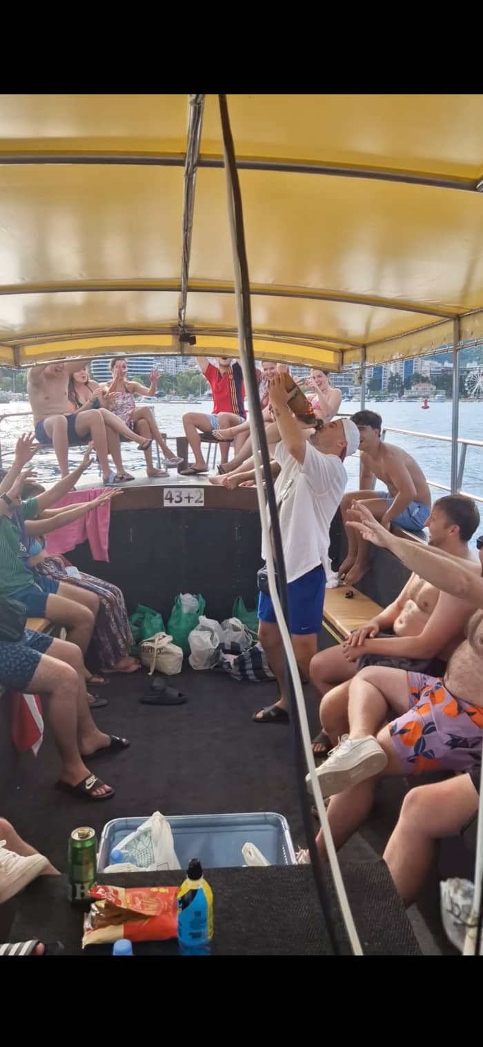 Crociera Grand nella baia di Budva: esperienza costiera completa con nuoto, storia e calette nascoste
