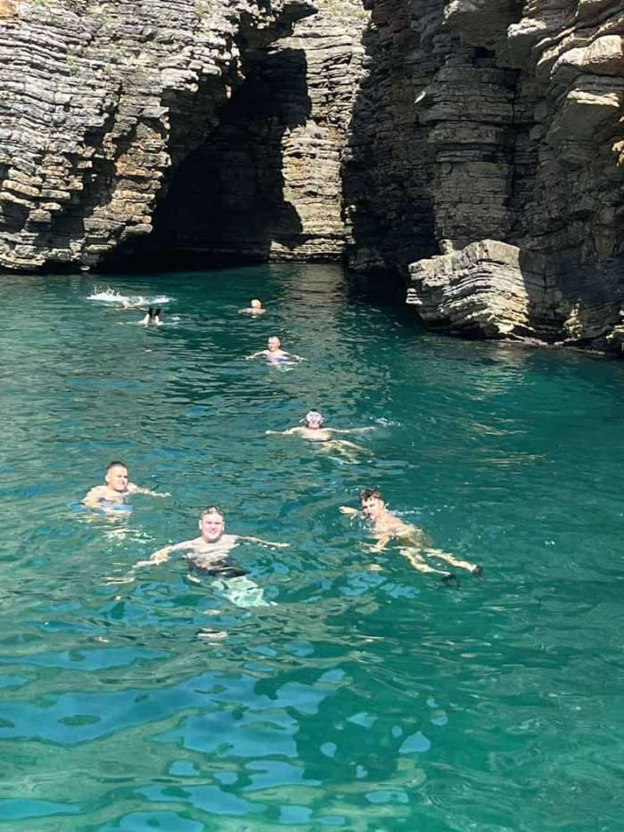 Grand Cruise in de baai van Budva: complete kustervaring met zwemmen, geschiedenis en verborgen baaien