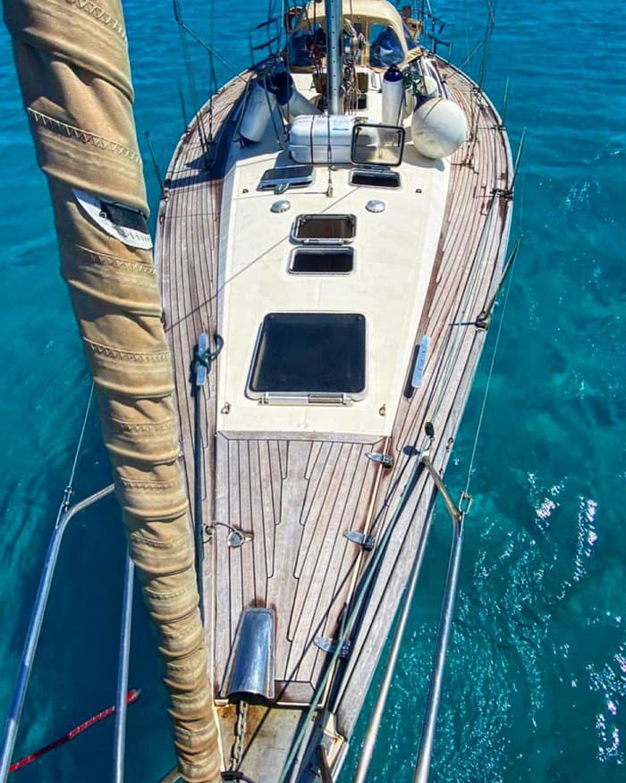 Sail & explore secluded beaches