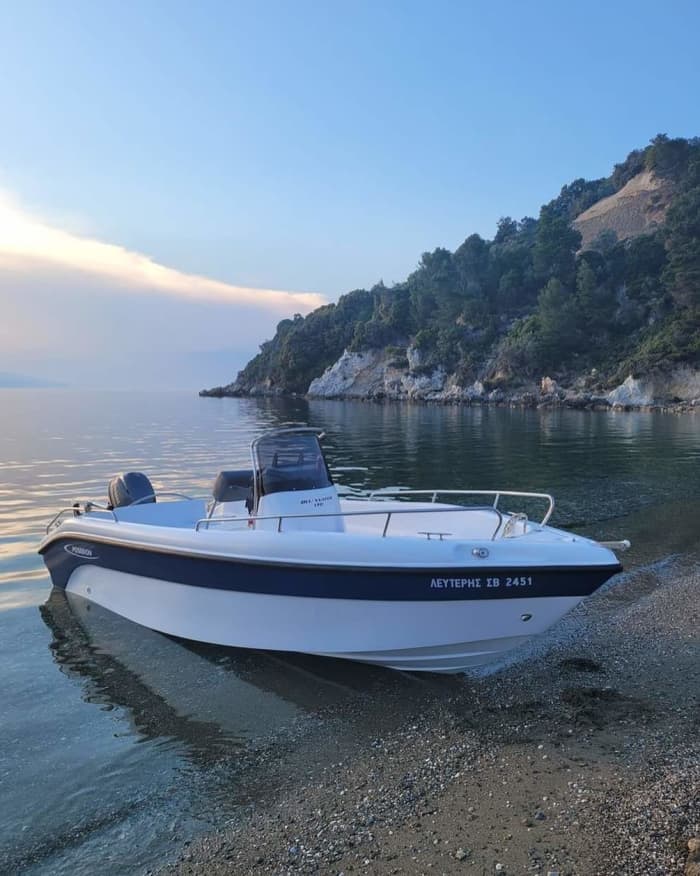 Njut av 6 timmar på en motorbåt i Hersonissos