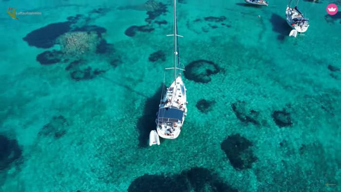 Sonnenuntergangssegeln ab La Maddalena oder Palau: Aperitif & Inselzauber