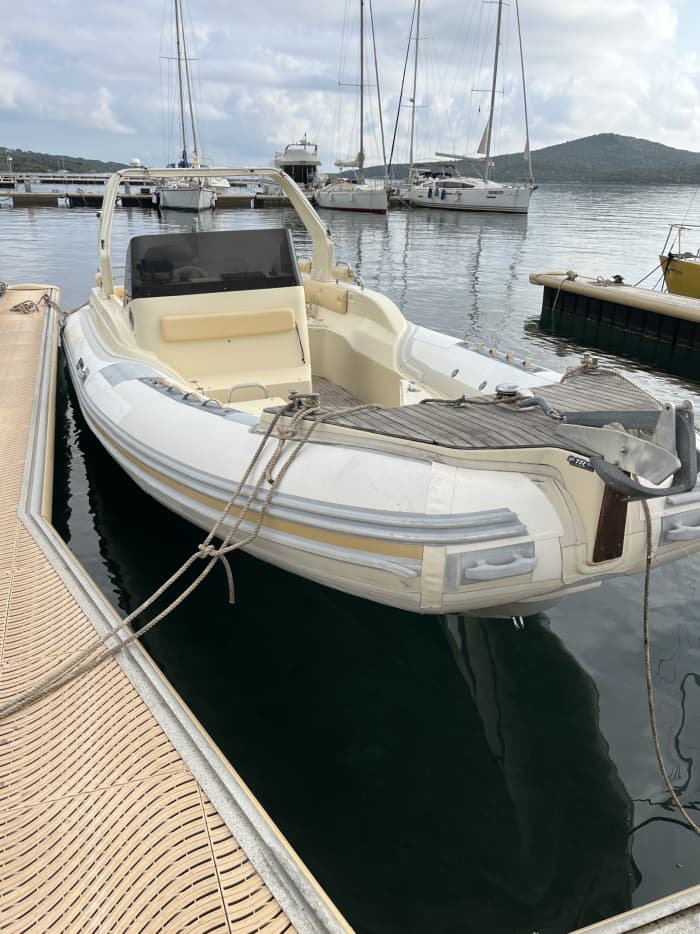 Discover the Maddalena archipelago on a 7-hour motorboat trip.