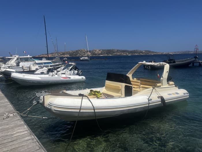 Discover the Maddalena archipelago on a 7-hour motorboat trip.