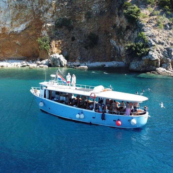 Blue Lagoons Escape: Full-Day Island Cres Cruise from Opatija