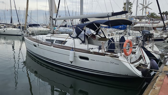 Het middaguur langs de kust van Barcelona