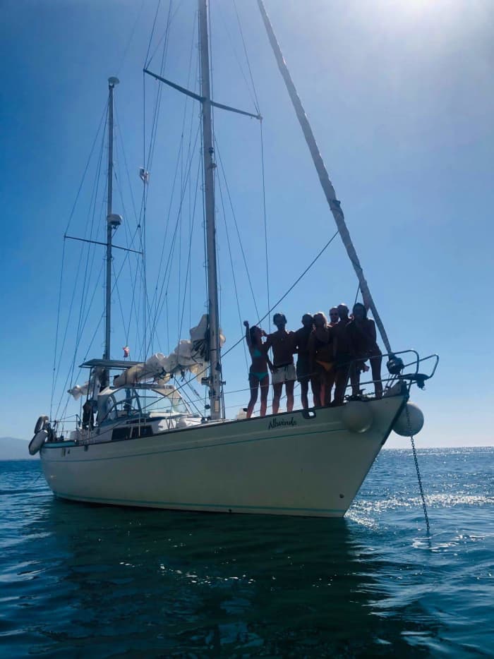 Día completo entre las azules aguas del Golfo de Teulada con un barco exclusivo