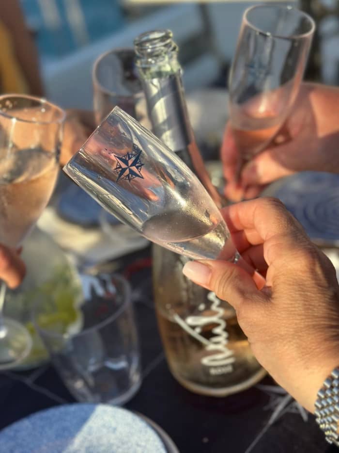 Día completo entre las azules aguas del Golfo de Teulada con un barco exclusivo