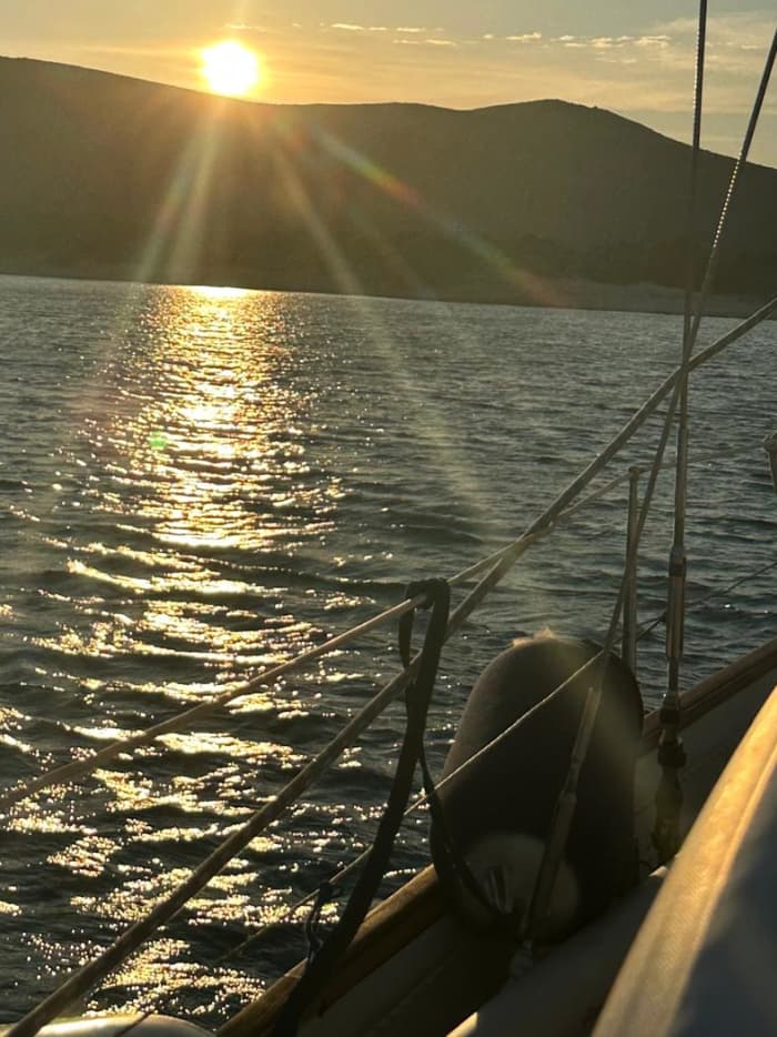 Día completo entre las azules aguas del Golfo de Teulada con un barco exclusivo