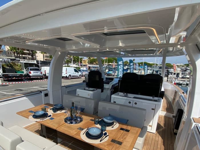 Explore Sifnos in a half-day: Rent M/Y MARIPOSA for 3h