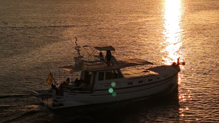 Ervaar Menorca: een traditionele boot met superieur comfort.