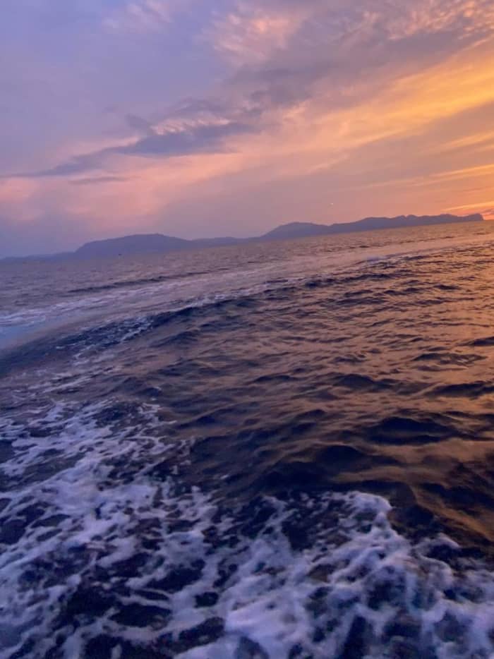 Sonnenuntergang am Meer an der Küste von Terrasini