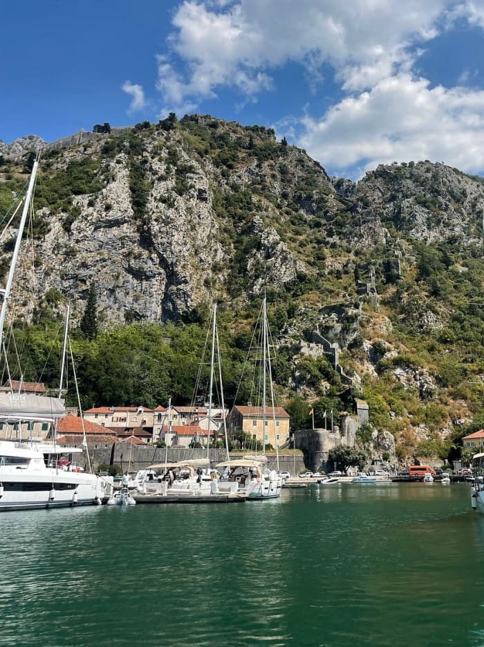 Ultieme privécruise van een hele dag door de baai van Kotor – alle hoogtepunten in één tour (maximaal 8 passagiers)