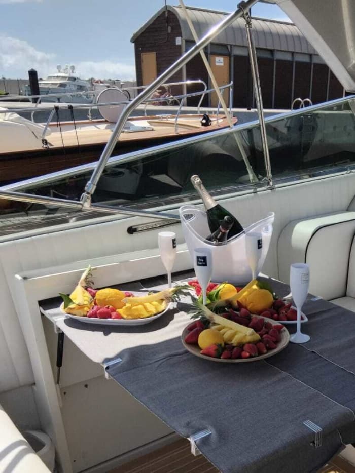 Capri & Coastlines: An Exclusive Full-Day Adventure by Speedboat