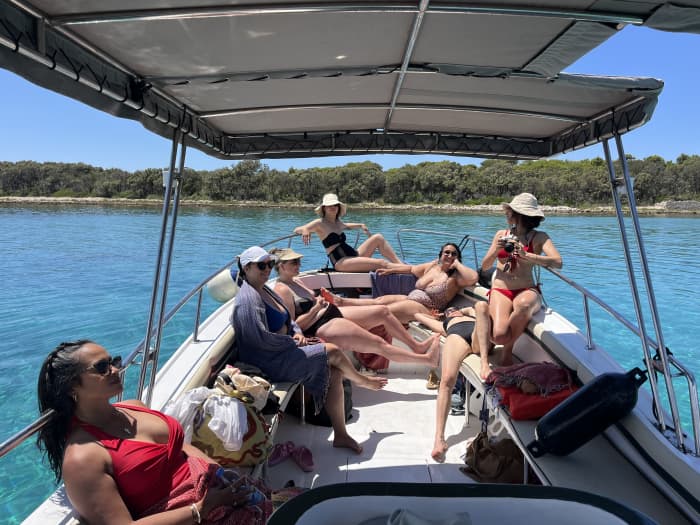 Excursión en barco de medio día por Zadar: snorkel, baño y visita a bahías y pueblos pintorescos