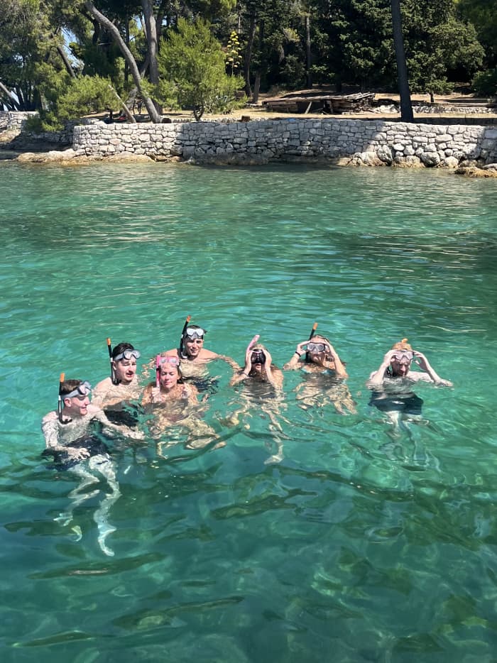 Excursión en barco de medio día por Zadar: snorkel, baño y visita a bahías y pueblos pintorescos