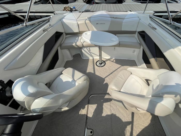 Your private motorboat for a day around Aix-les-Bains