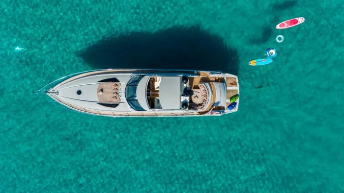Découvrez Cannes en 9h : une expérience de yacht à moteur haut de gamme
