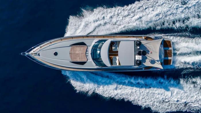 Découvrez Cannes en 9h : une expérience de yacht à moteur haut de gamme