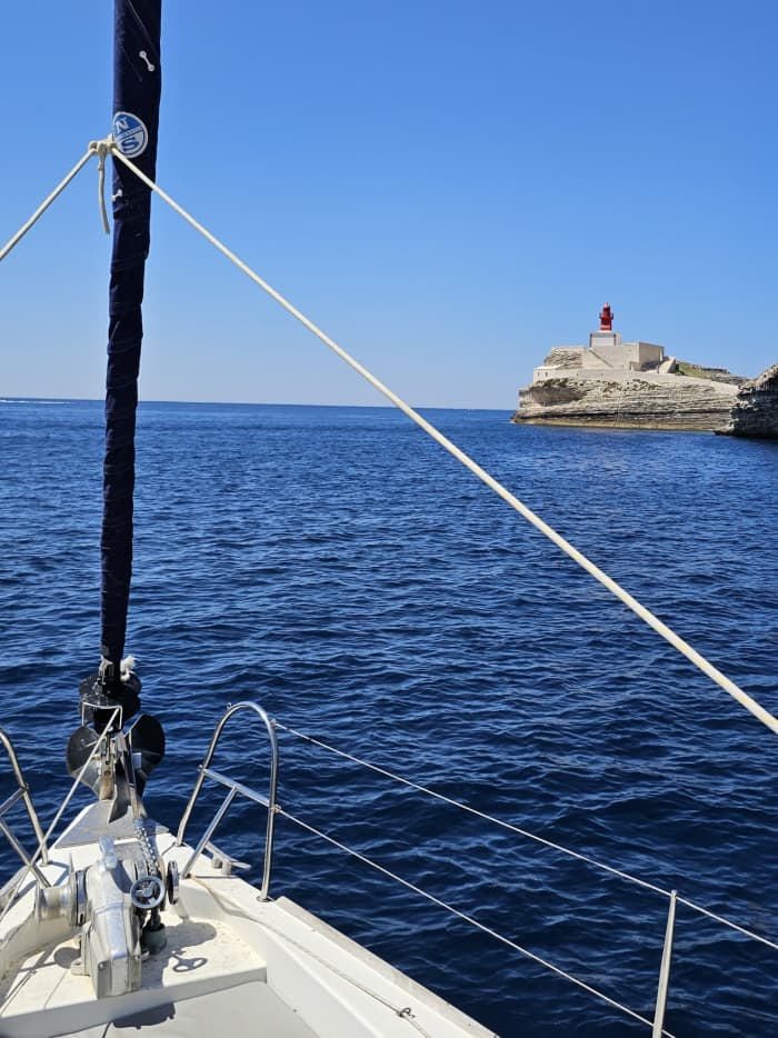 Bonifacio mit dem Segelboot 7 Stunden: Luxus, Entspannung und erhabene Landschaften
