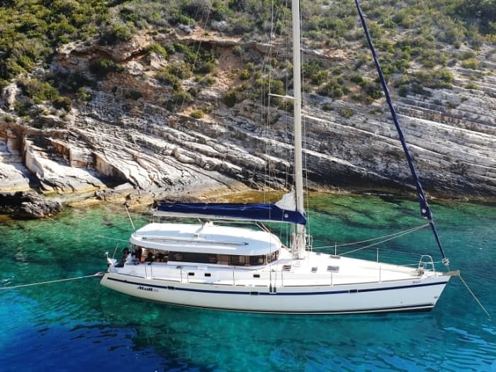 Bonifacio mit dem Segelboot 7 Stunden: Luxus, Entspannung und erhabene Landschaften