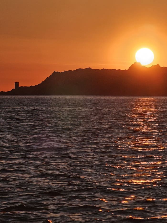 Bonifacio mit dem Segelboot 7 Stunden: Luxus, Entspannung und erhabene Landschaften