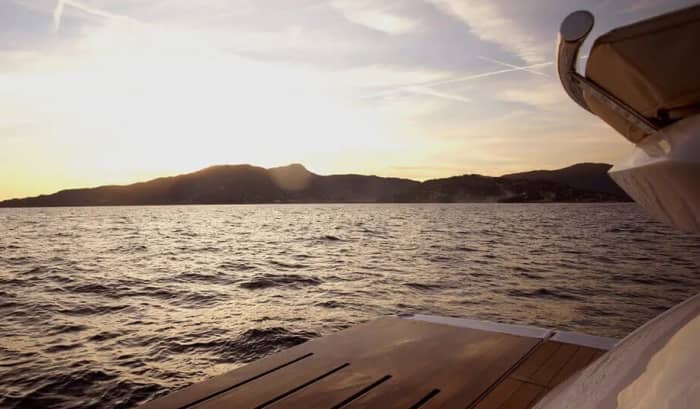 Entdecken Sie Cannes, Cap d'Antibes und die Lérins-Inseln vom Meer aus.
