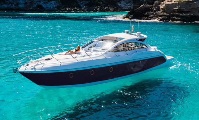 Entdecken Sie Cannes, Cap d'Antibes und die Lérins-Inseln vom Meer aus.