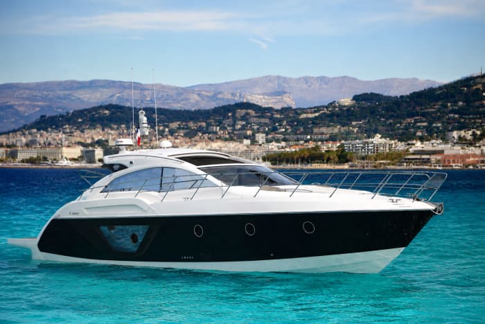 Discover Cannes, Cap d'Antibes and the Lérins Islands from the sea.