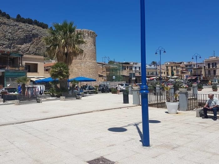 4 Stunden in Palermo: Mieten Sie ein Motorboot und genießen Sie es!