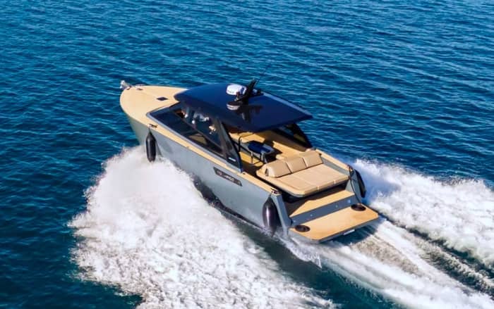 Enjoy 9h on a motorboat to explore Makarska