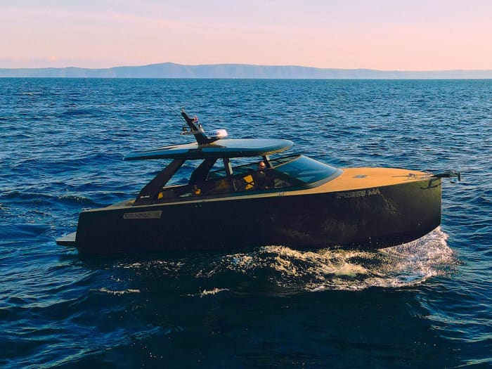 Enjoy 9h on a motorboat to explore Makarska