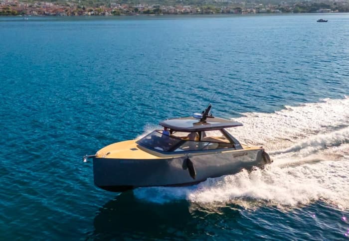Enjoy 9h on a motorboat to explore Makarska