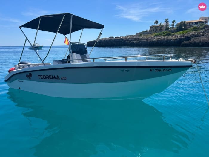 Enseadas escondidas e águas cristalinas: passeio de barco de 4 horas