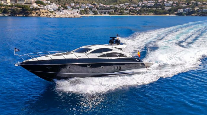 Ein Tag voller Tempo, Stil und versteckten Buchten an der Costa Brava