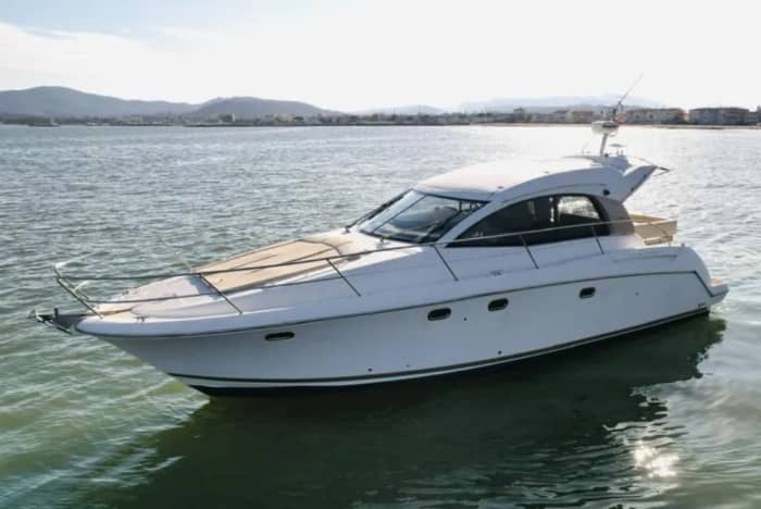 Your day in Porto-Vecchio: Rent a motorboat for a full day of discovery
