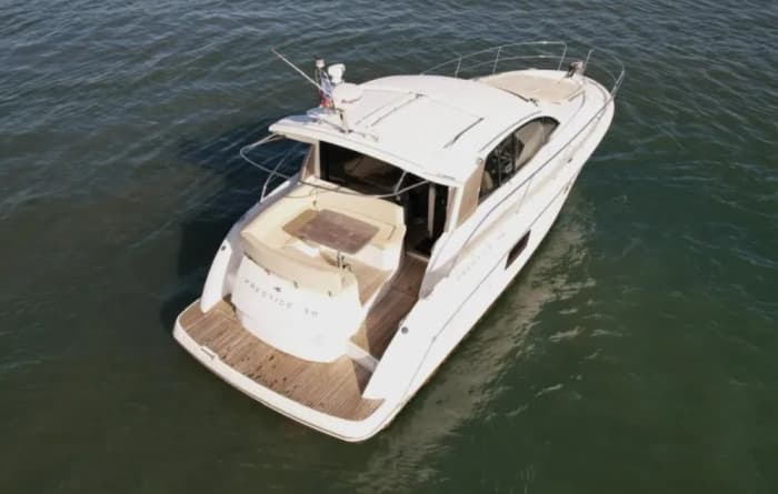 Your day in Porto-Vecchio: Rent a motorboat for a full day of discovery