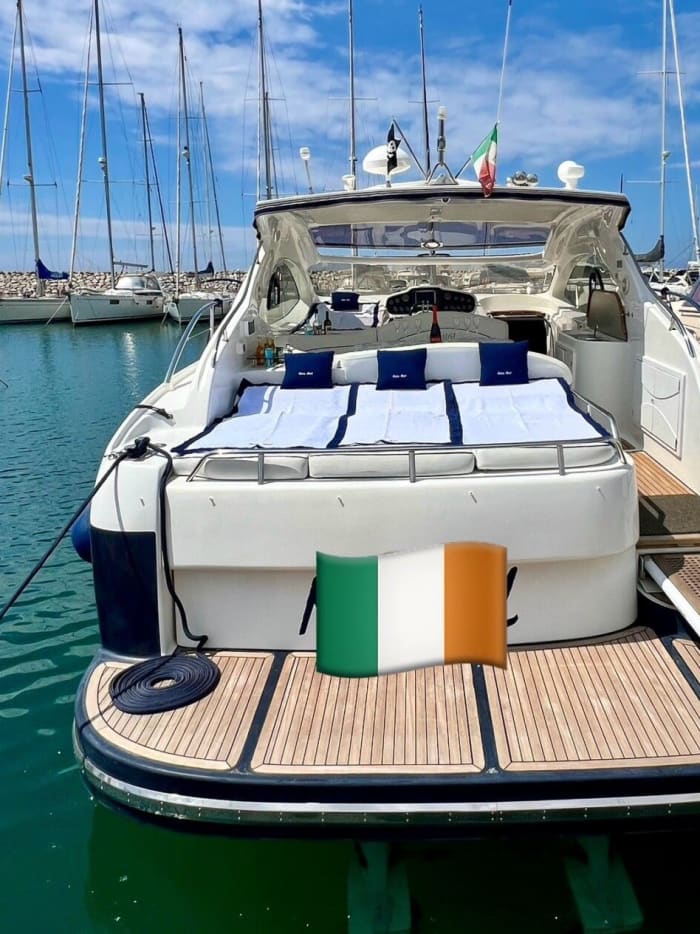 Capri mit der Yacht: Eine ganztägige Inselkreuzfahrt von Amalfi zur Blauen Grotte