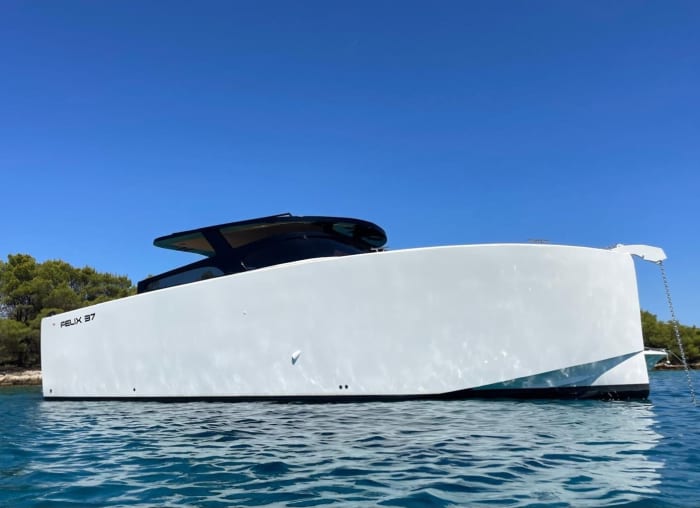 Explore Makarska by boat: A full day on the water aboard a motorboat