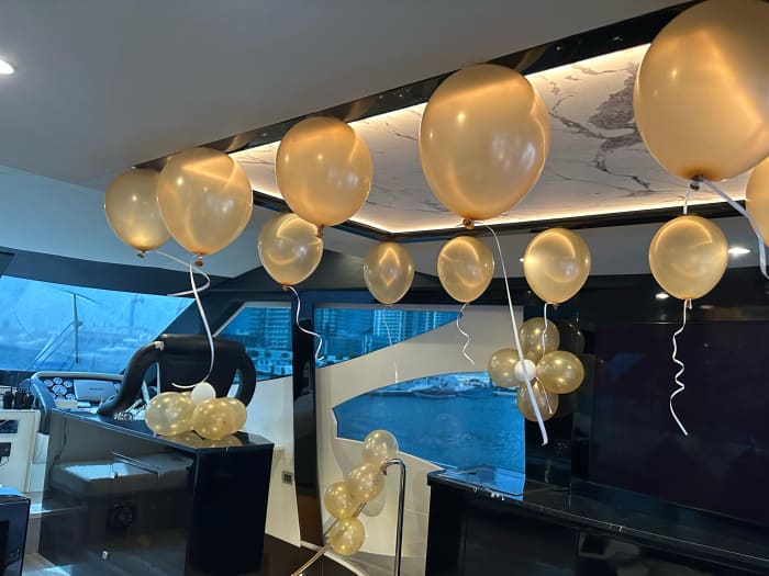 Explora Dubái durante un día completo en un nuevo yate de lujo 2024. Moto acuática de 1900 cc 2025 gratis. Pesca | Natación | Refrigerios | Parrilla de barbacoa gratis.